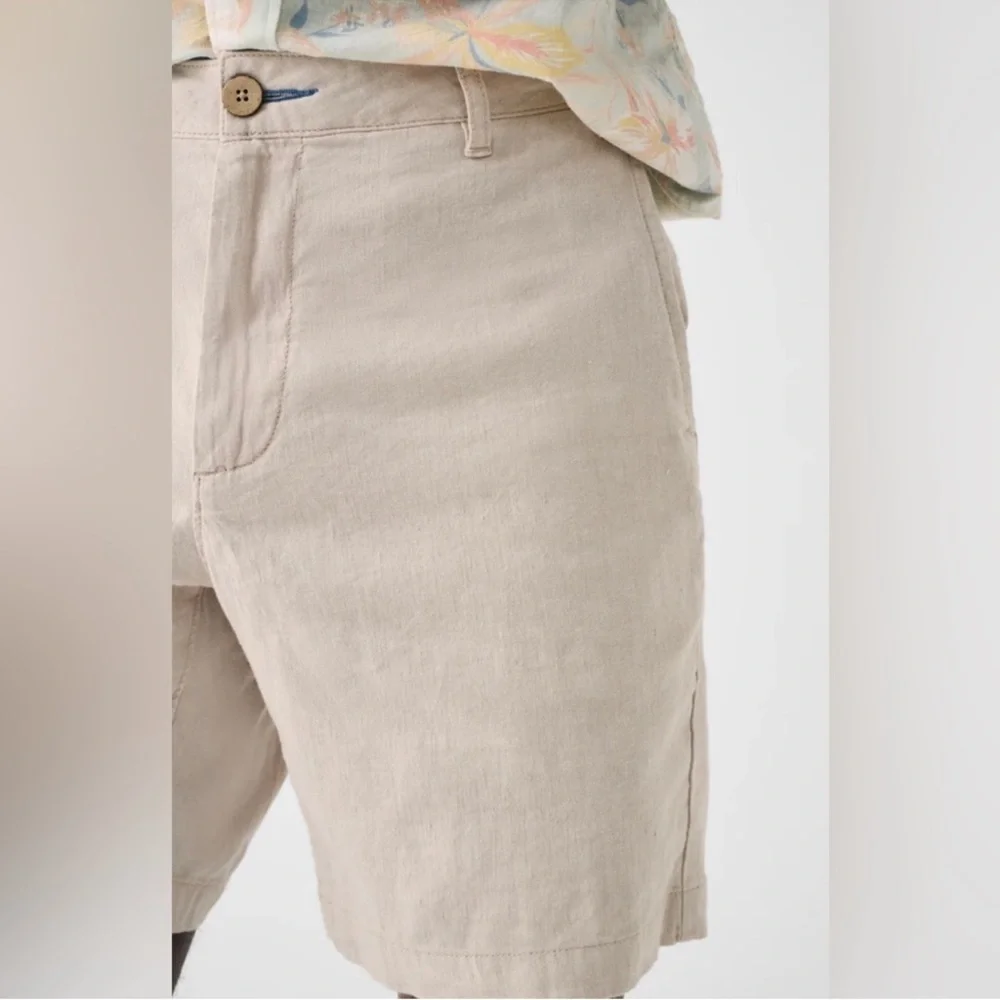 Like New Faherty Tradewinds Linen Blend Short Dorset Sand (7.5